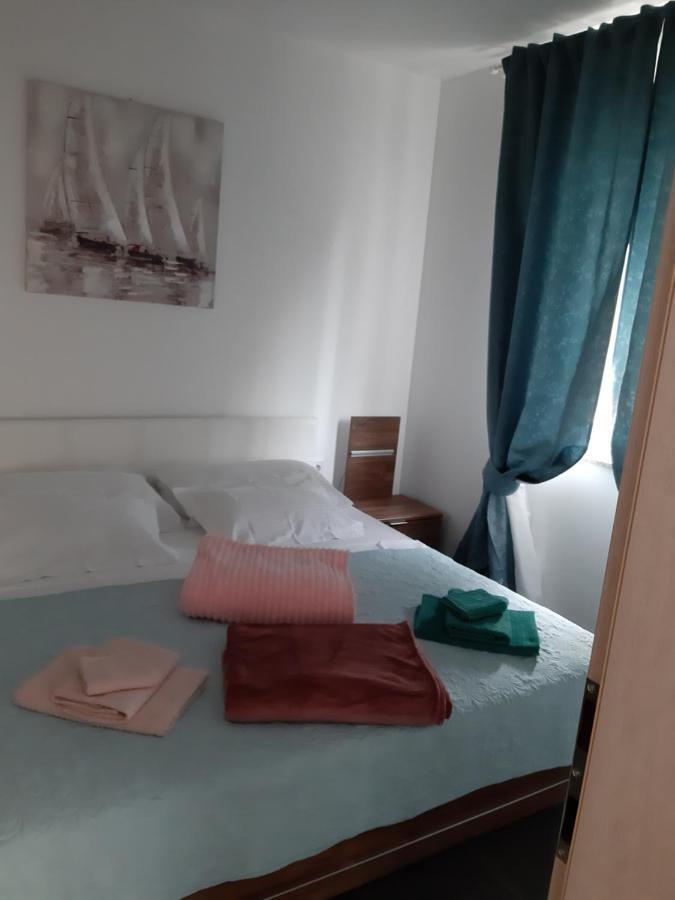 Apartment Leondori *